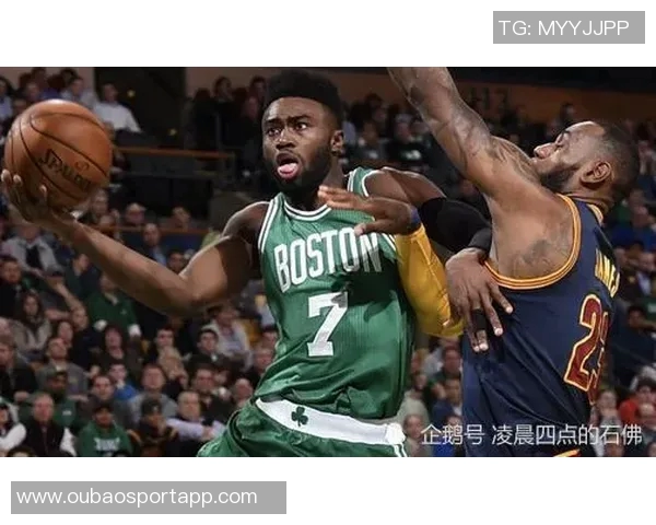 杰伦布朗谈末节反扑时的心态与队友沟通的重要性